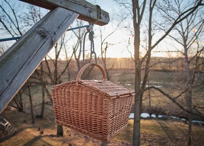Treehouse Křemílek Alojamento de Turismo Selvagem Jesenice (Pribram)